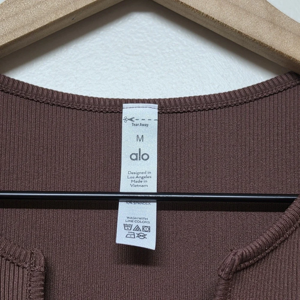 ALO YOGA Brown Ribbed Cropped Savvy Short Sleeve Active Lounge Shirt Top Size M